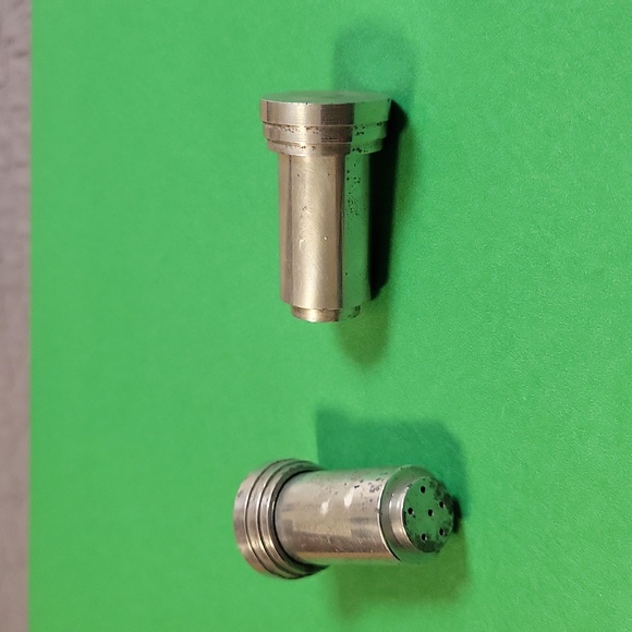 Vintage Metal Salt & Pepper Shakers Art Deco - Picture 2 of 3